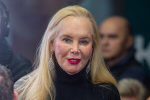 Семья стала еще больше: сияющая Нелли Кобзон принимает поздравления