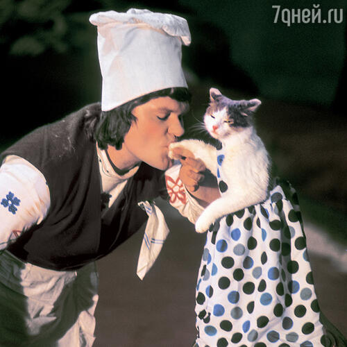 «Клоуна с кошками, по крайней мере тогда, когда я начинал с ними работать, не существовало. И это было необычно» С кошкой Стрелкой. 1978 г.