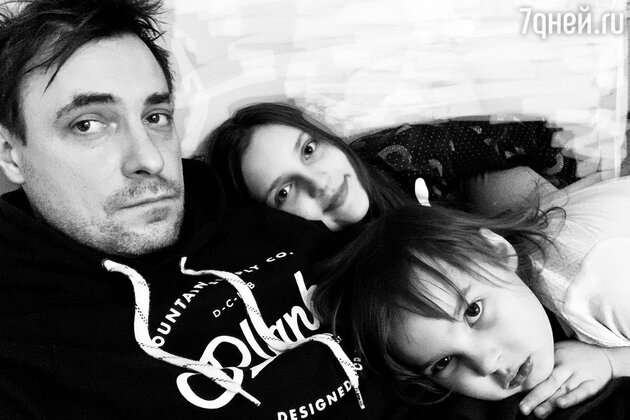 Евгений Цыганов с дочками — фото