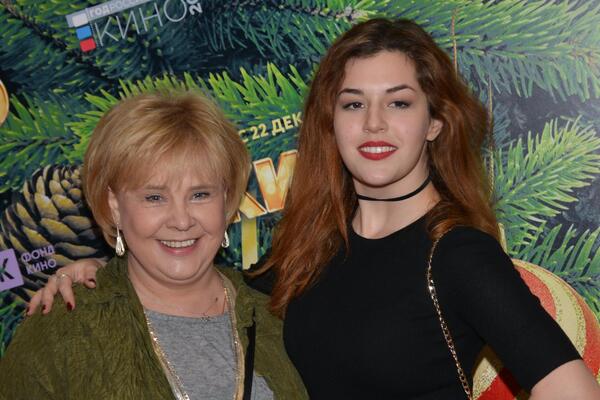 «Я — отдельная единица!» Дочь Догилевой устроила скандал из-за новостей про ее грудь