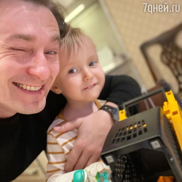 утро начинается с подарков. Смотреть фото утро начинается с подарков. Смотреть картинку утро начинается с подарков. Картинка про утро начинается с подарков. Фото утро начинается с подарков