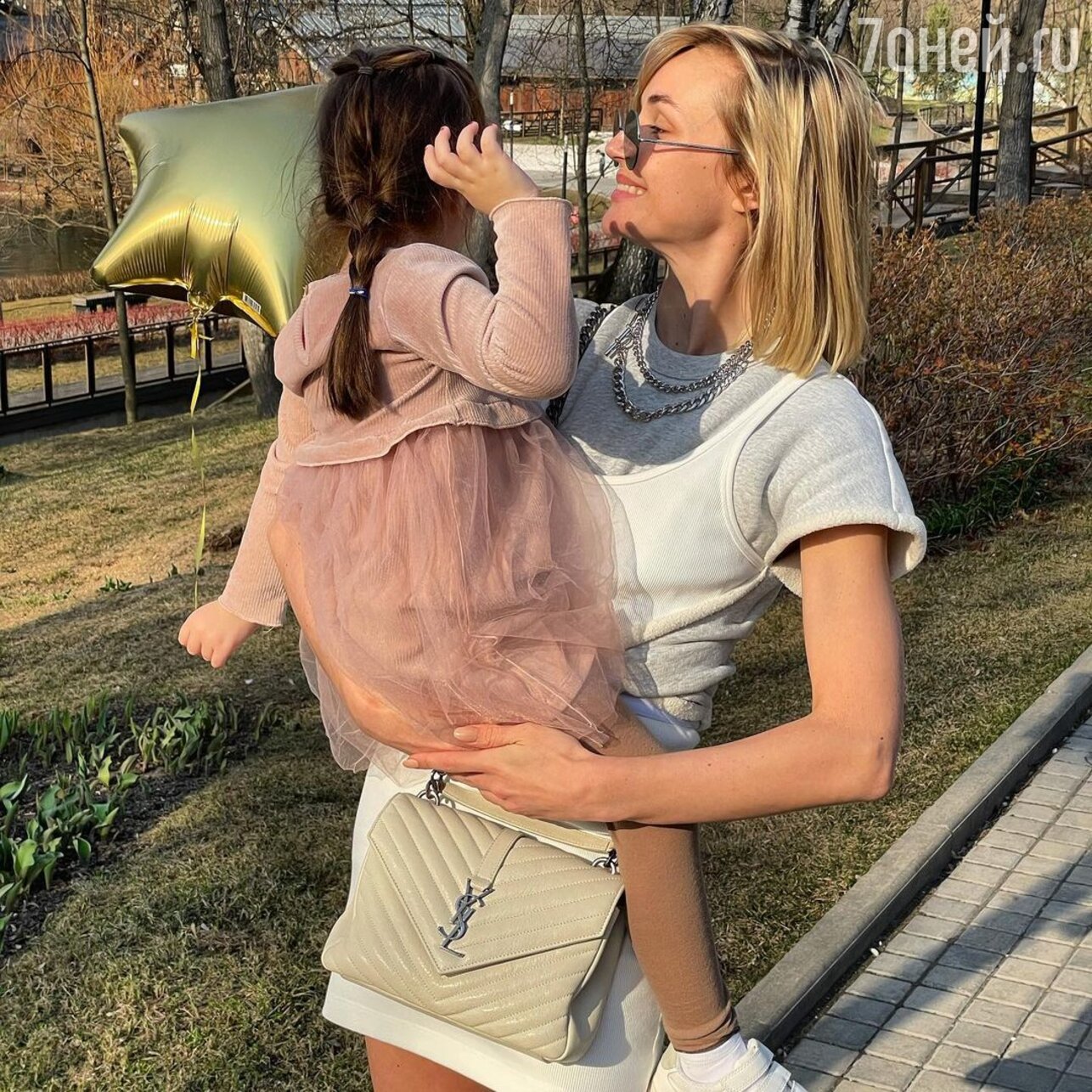 Полина Гагарина с дочкой — фото