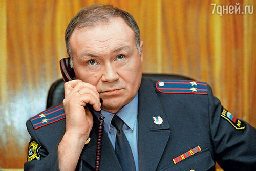 Юрий Кузнецов. «Улицы разбитых фонарей». 2002 г.