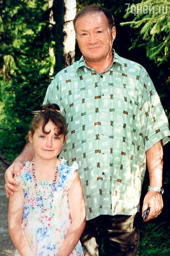 С дочерью Сашей. 2001 г.