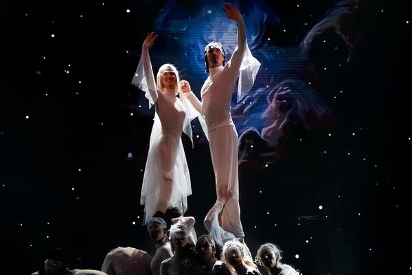 Драма, мистика и пластика: театральная афиша для искушенных зрителей