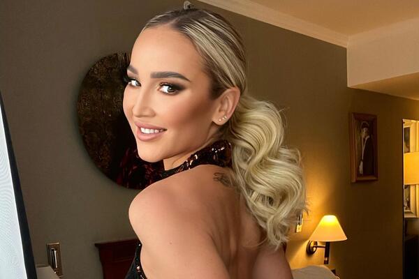 Мрамор и золото: Бузова показала шикарную квартиру, куда готовится переехать