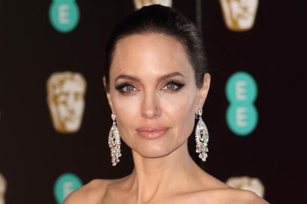 Русские и иностранные двойники Анджелины Джоли: кто больше похож?