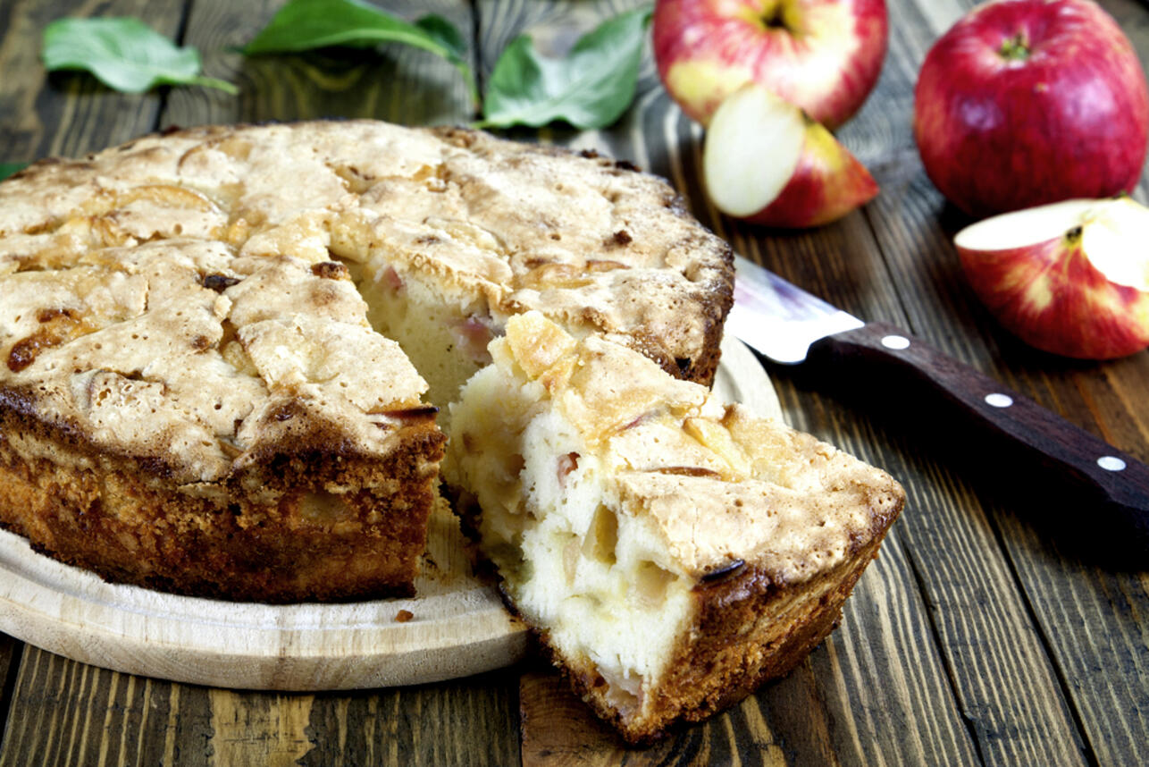 Пышная шарлотка с яблоками в духовке — пошаговый рецепт с фото
