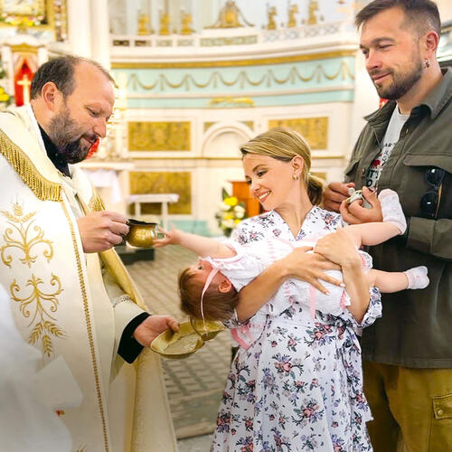Ольга Кузьмина с мужем Евгением Апанасевичем и дочкой Мирой-Марией