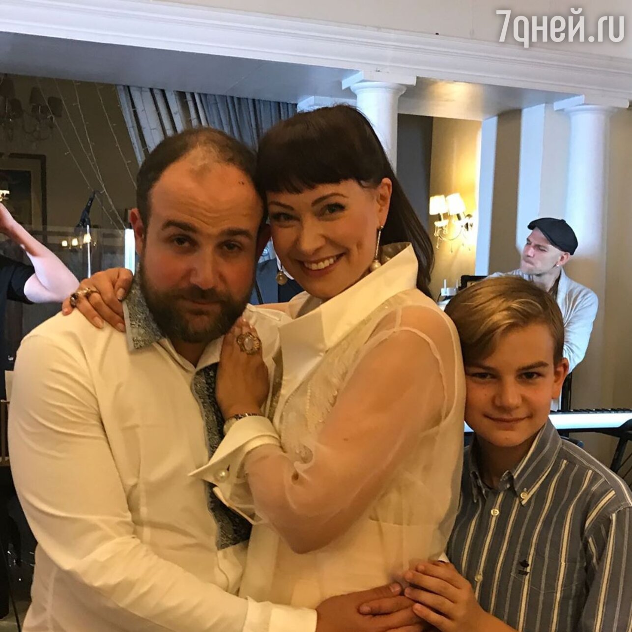 Нонна Гришаева поделилась редким фото с мужем и сыном - 7Дней.ру