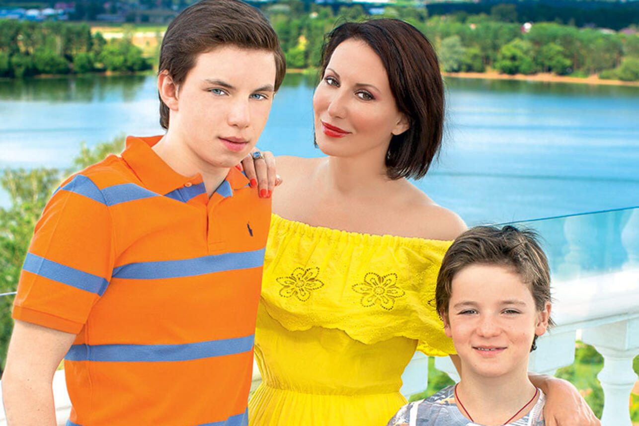 Русское порно: ағасы трахает қарындасы в жопу шерге дейін