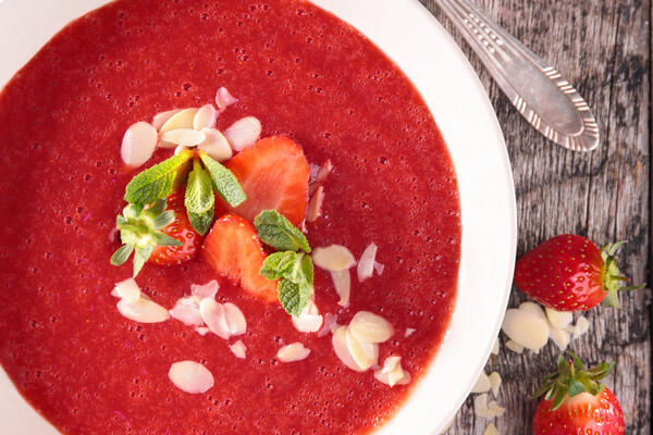 Новый вкус привычного блюда: готовим гаспачо с клубникой — идеален в жаркий день