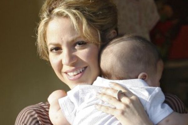 Шакира на шопинге: без макияжа, зато с сыном 