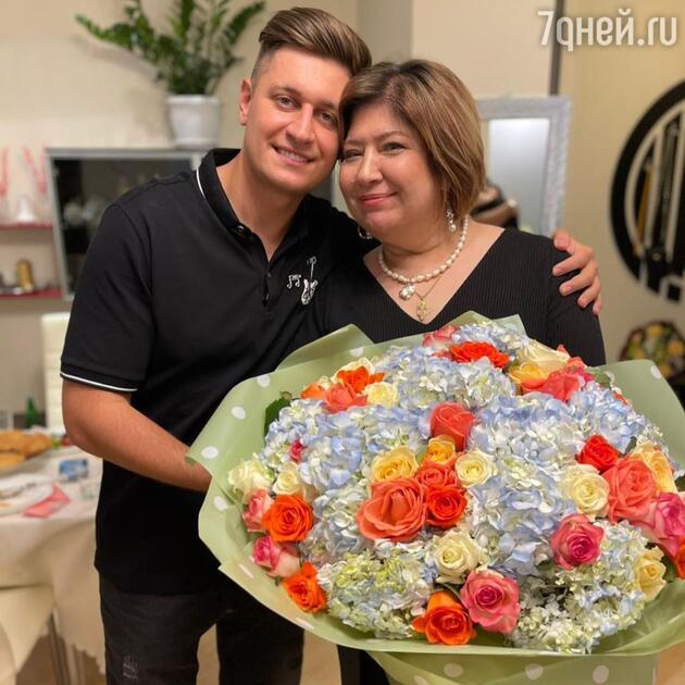 Давид Манукян с мамой Анной Давид Манукян с мамой Анной
