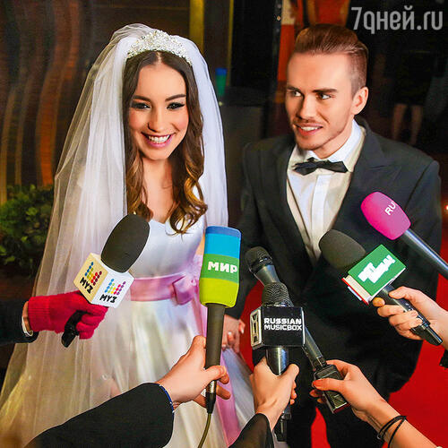 Мы поженились. И сразу после бракосочетания моя жена стала превращаться в незнакомую личность. Я ничего не понимал, а надо было бежать от нее. Свадебное торжество в ресторане Rose bar