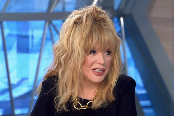 «Круче Моники Беллуччи»: Пугачева восхитилась внешностью дочки Крутого