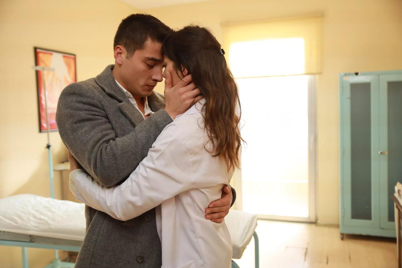 кадр из сериала «Далекий город» фото