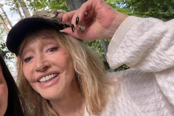 «Лимасол стоял на ушах»: Алла Пугачева показала ноги в экстремально коротких шортах