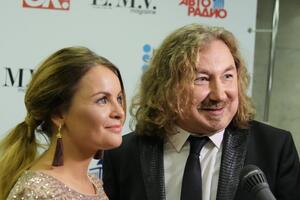 Счастье: Проскурякова показала дочку Веронику с младшей сестренкой