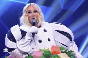 Рванувшая из страны Лера Кудрявцева пожаловалась на неподъемный салат оливье