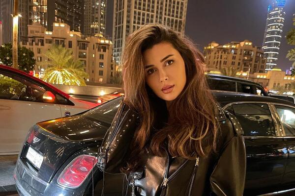 Дочь Заворотнюк спешит домой к матери — оставила все дела и мужа