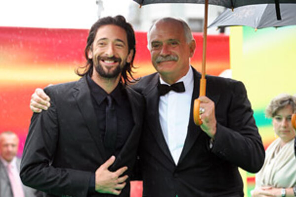 Открытие ММКФ: дождь и поцелуи с Михалковым