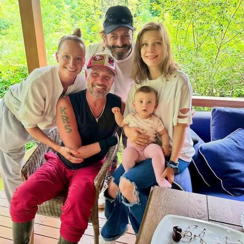 2-үй: Водонаева мен Май Априкосов жасырын камерамен жыныстық қатынасқа түскен.