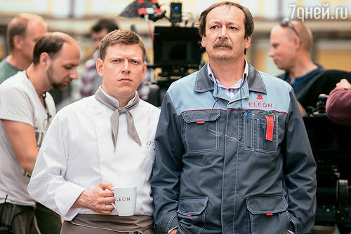 Стоило уронить в этом популярном сериале унитаз на стол коварного нувориша, и к тебе на улицах уже обращаются: «Привет, дядя Боря!» На съемках с Сергеем Лавыгиным