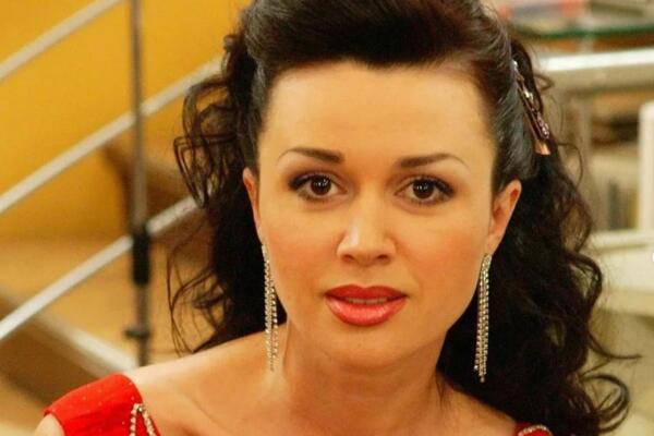 Дочь Заворотнюк показала фото с поминок по матери — все собрались за столом