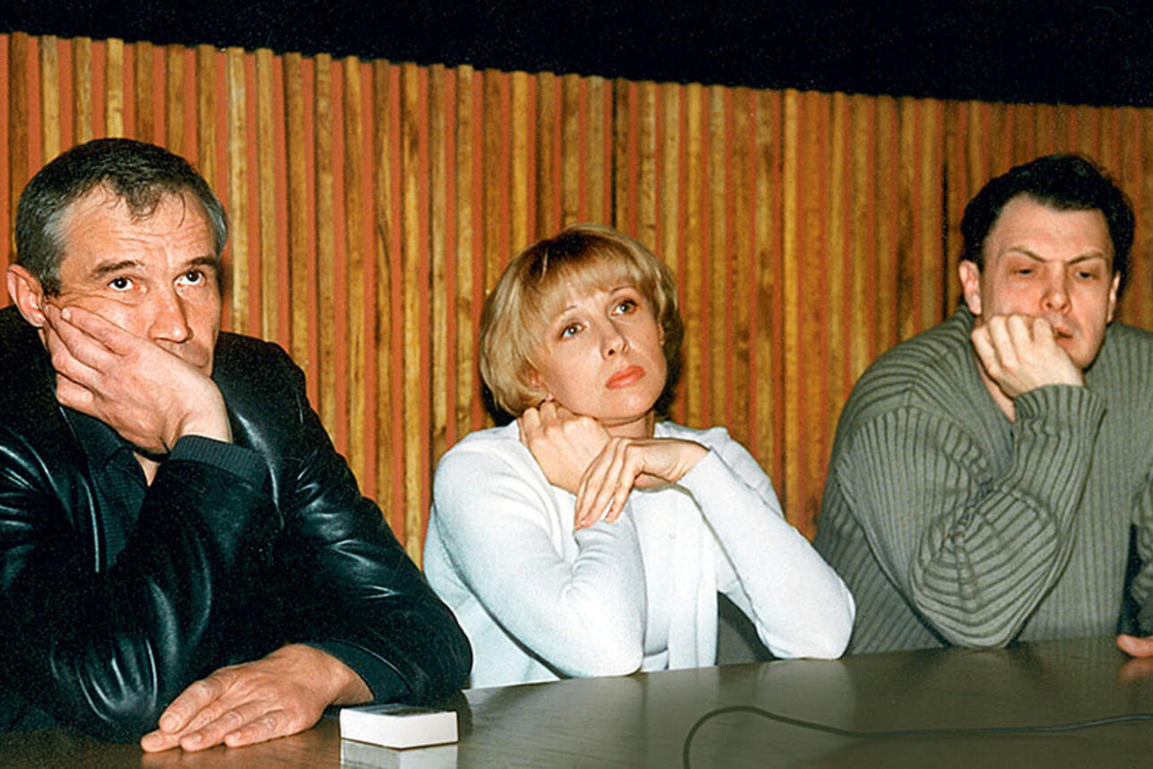 Әйелдердің күйеулерін алдағаны туралы порно фильмді қараңыз