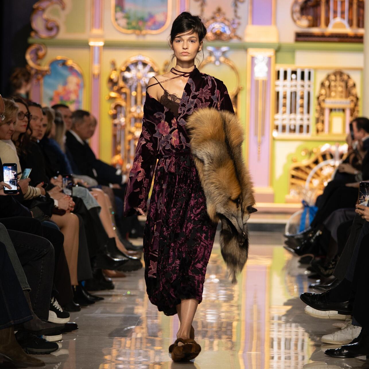 Показ Алены Ахмадулиной фото