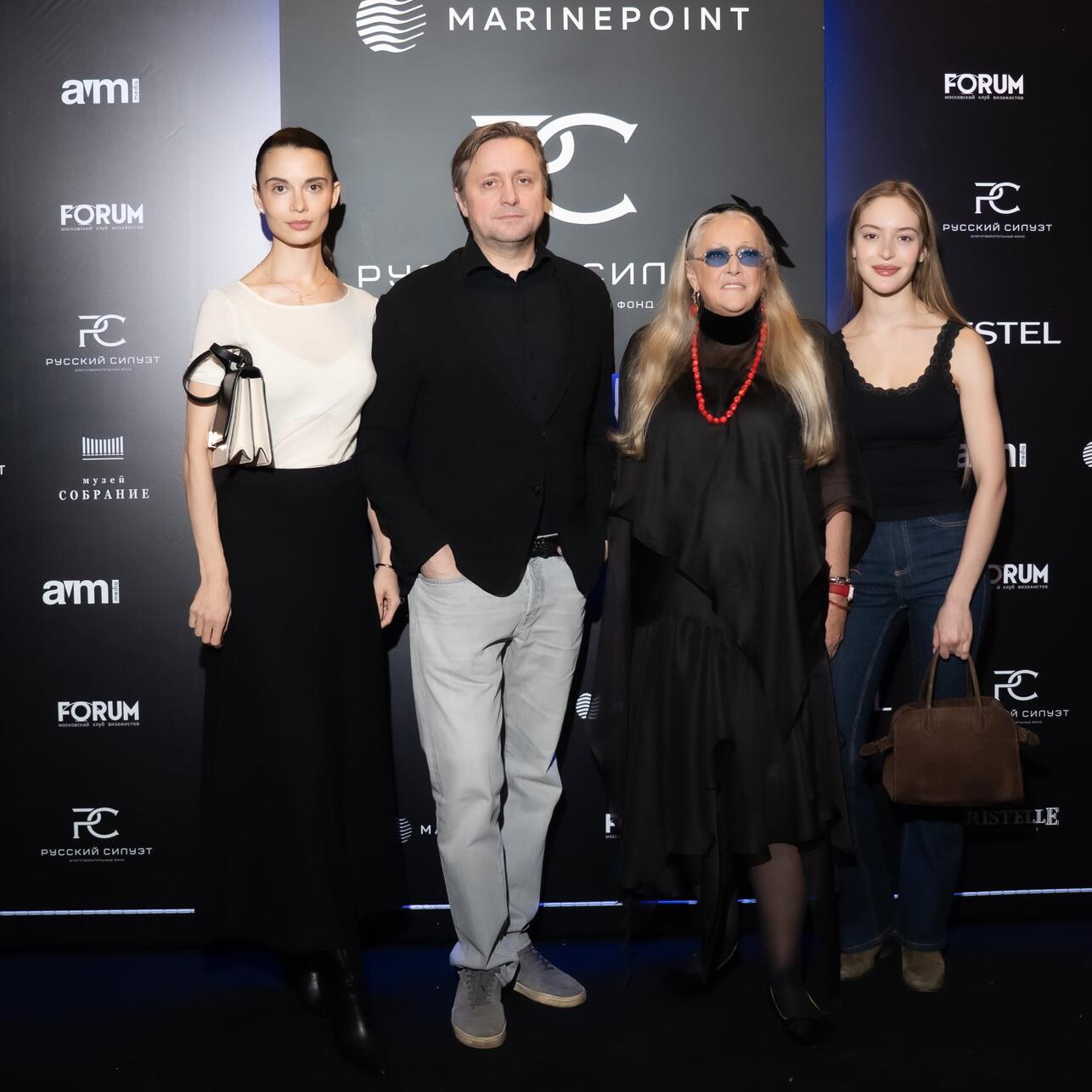 Артем Михалков с мамой Татьяной Михалковой, женой Дарьей Баженовой и дочерью Натальей фото