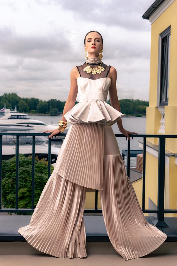 Евгения Нохрина в календаре "Русский силуэт" фото