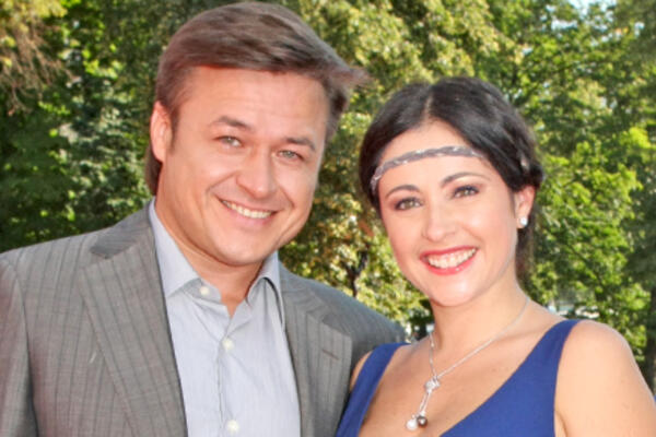 ВИДЕО: Любовь Тихомирова и ее муж записали гимн со звездами шоу «Голос. Дети»