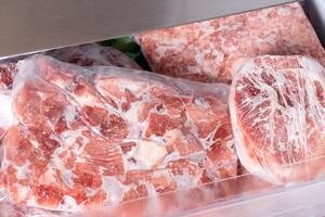 Лайфхак: как разморозить мясо, не испортив его 