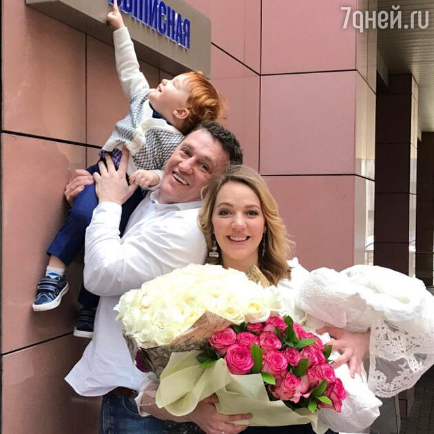 Галина Боб с мужем и двумя детьми