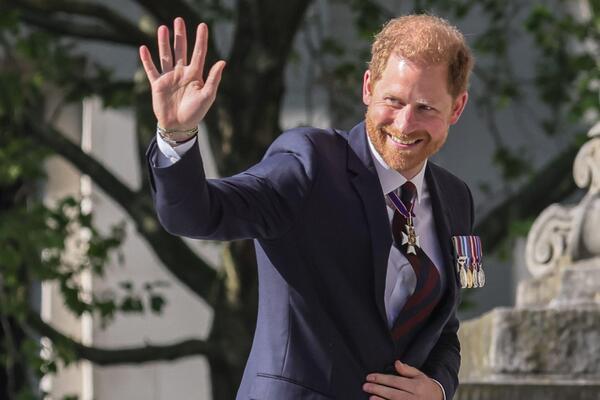 Никак не может остановиться: принц Гарри вознамерился добить больного отца  