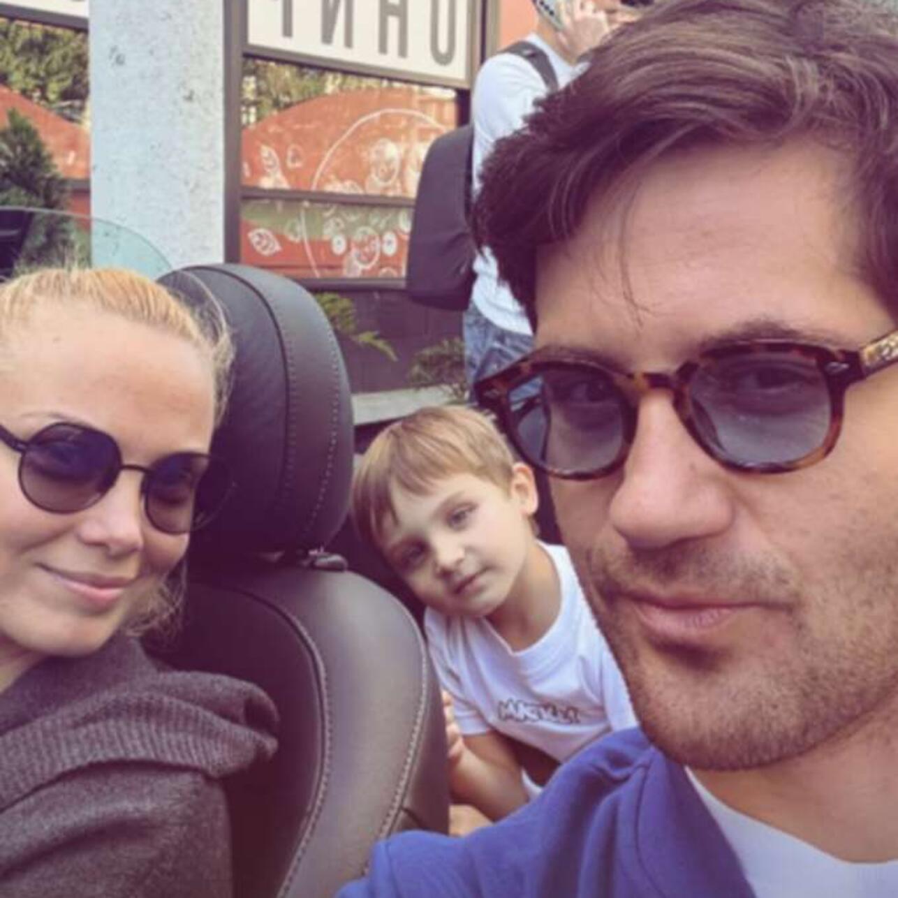 Марк Богатырев и Татьяна Арнтгольц с сыном. Фото