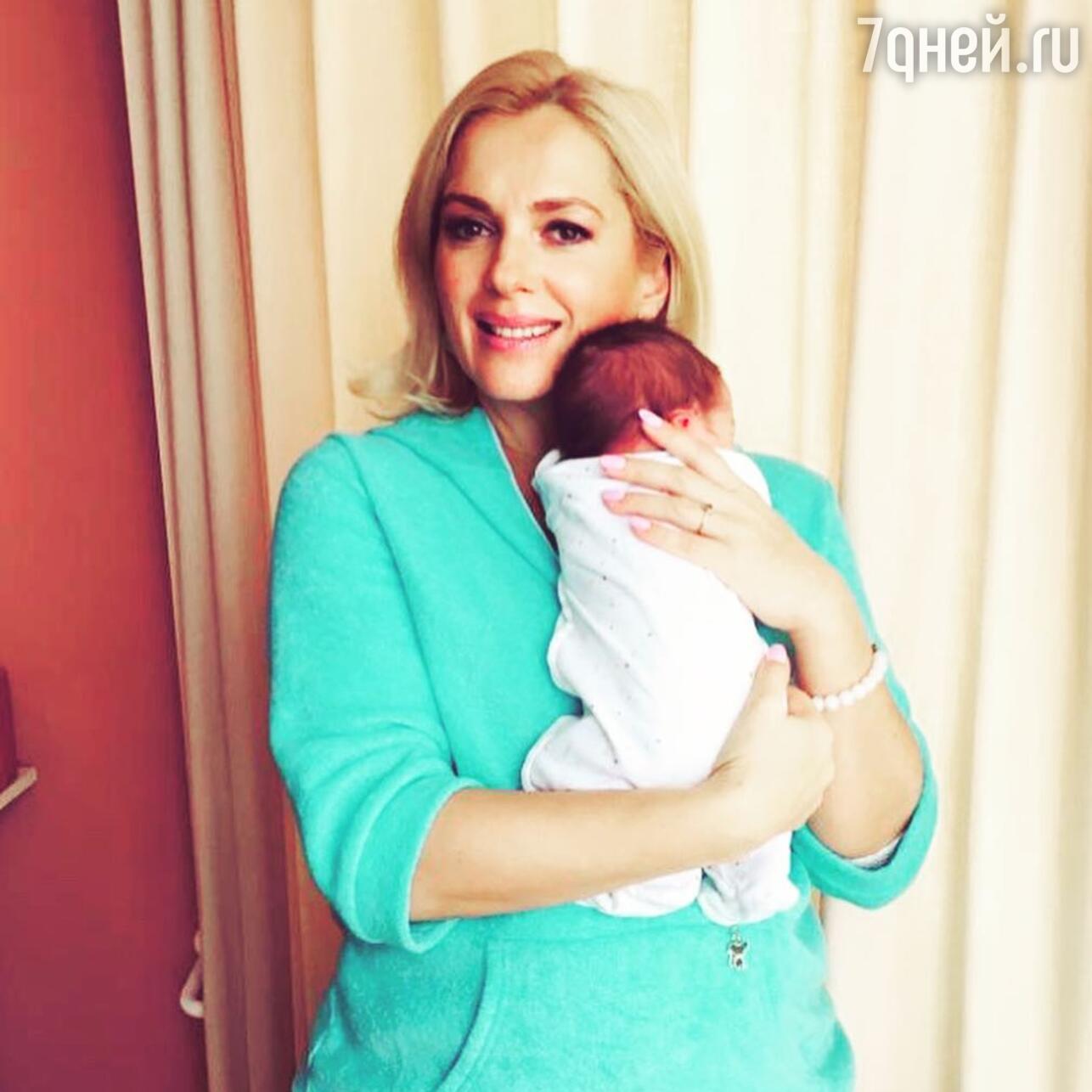 Мария Порошина с новорожденным сыном