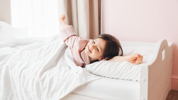 Как часто нужно менять постельное белье ребенку? 