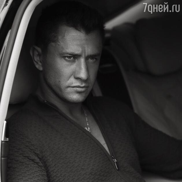 Павел Прилучный в авто