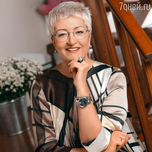 За первый роман я взялась в каком-то смысле от безысходности, потому что не понимала, что делать, а муж с сестрой к этому призывали