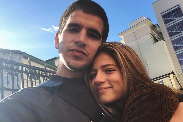 Трогательный момент! Саша Новикова и Федук впервые показали лицо новорожденной дочери