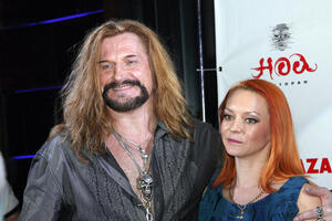 Воссоединившиеся Джигурда и Анисина показали редкое видео со взрослыми детьми — теперь все вместе Воссоединившиеся Джигурда и Анисина показали редкое видео со взрослыми детьми — теперь все вместе