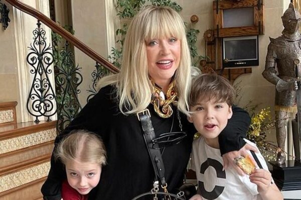 «Модница — в маму!» Галкин показал, какой красоткой ходит в школу дочка Пугачевой