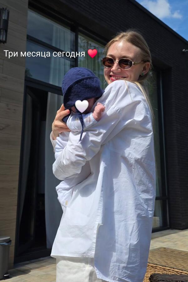 РћРєСЃР°РЅР° РђРєРёРЅСЊС€РёРЅР° СЃ СЃС‹РЅРѕРј Р›РµРѕ