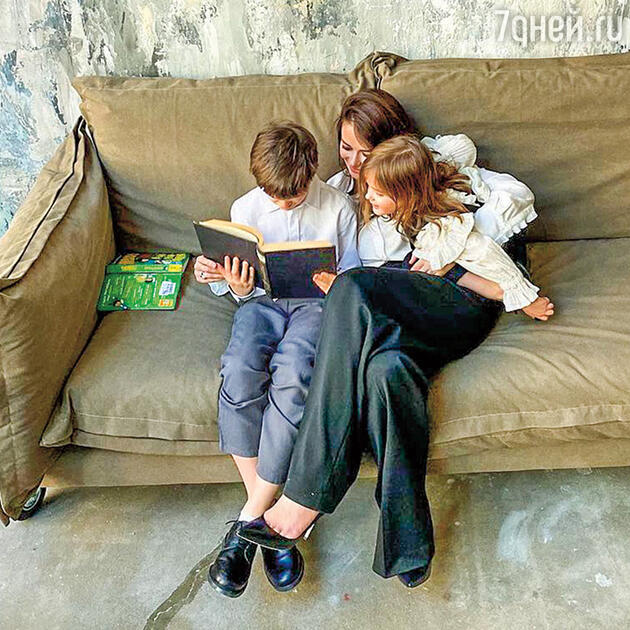 Марина Александрова с сыном Андреем и дочкой Катей Марина Александрова с сыном Андреем и дочкой Катей