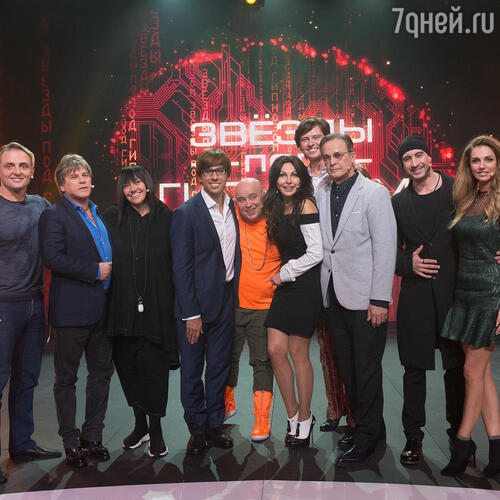 Максим Галкин с участниками первого выпуска шоу 