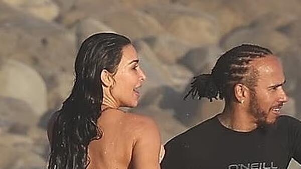 Перестали&nbsp; скрывать свою любовь на публике: Кардашьян и Хэмилтон показали нежные чувства на пляже