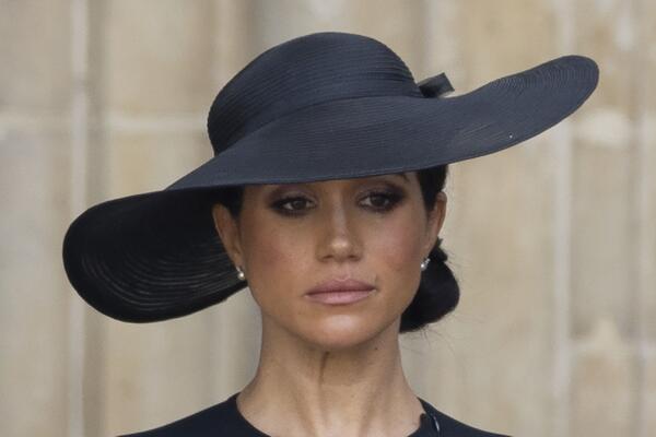 Лишили сына: королевская семья жестоко обошлась с Меган Маркл